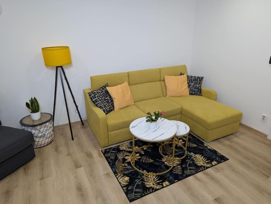 Cool Apartment Znojmo Exterior photo