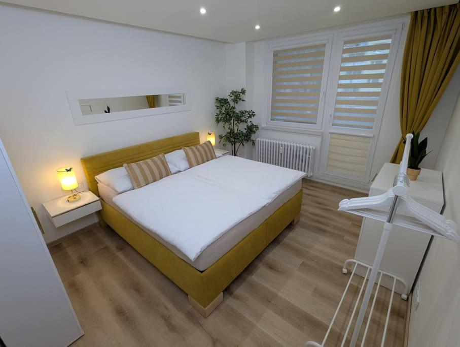 Cool Apartment Znojmo Exterior photo