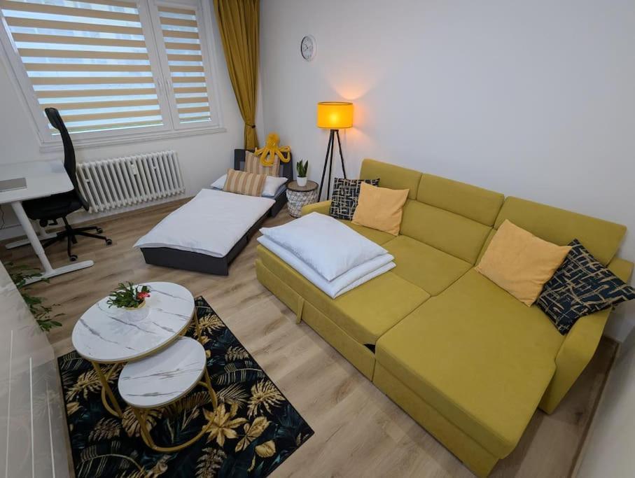 Cool Apartment Znojmo Exterior photo